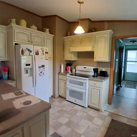 Kitchen - 622 Elnora St, Odon, IN 47562 photo 3 of 3