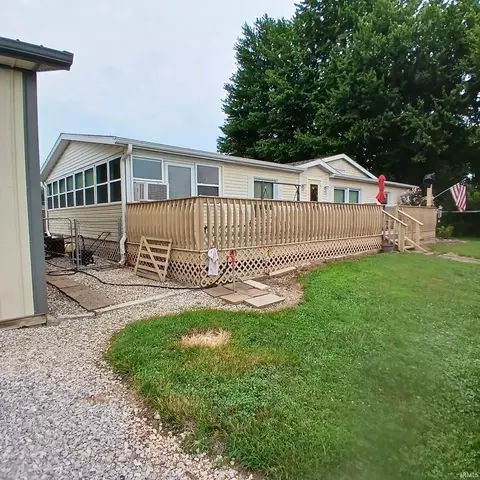 Exterior - 622 Elnora St, Odon, IN 47562 photo 5 of 7