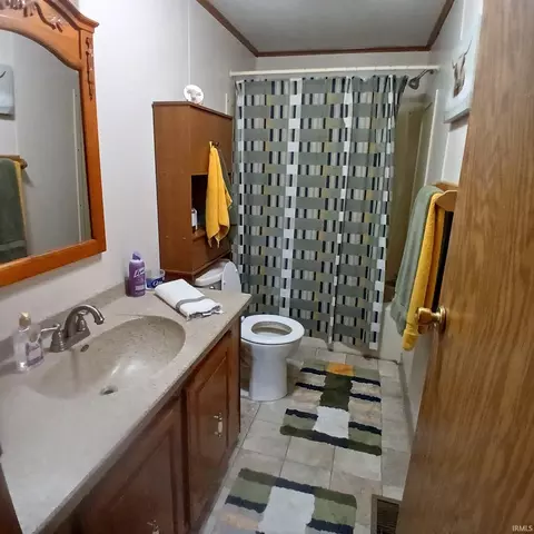 Bath - 622 Elnora St, Odon, IN 47562 photo 1 of 2