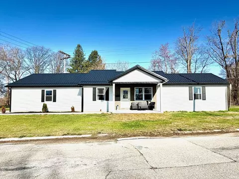 Exterior - 103 E Warren St, Mitchell, IN 47446 photo 2 of 11