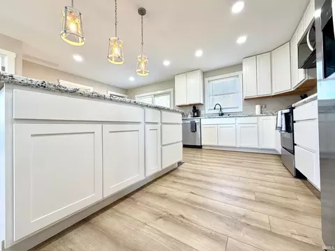 Kitchen - 103 E Warren St, Mitchell, IN 47446 photo 4 of 9
