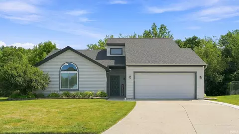 2124 Canyon Dr, Kendallville, IN 46755