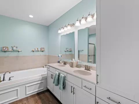 Bath - 5540 Brompton Dr, Newburgh, IN 47630 photo 1 of 4