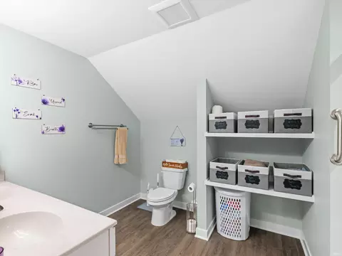 Bath - 5540 Brompton Dr, Newburgh, IN 47630 photo 3 of 4