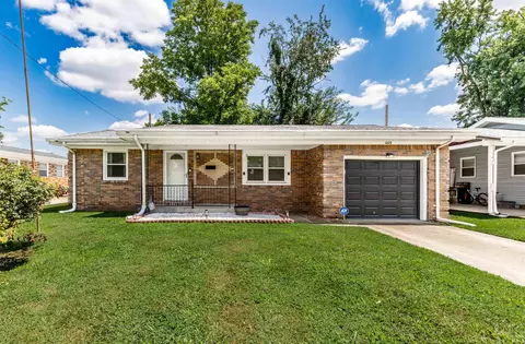 1009 N Fairlawn W Cir, Evansville, IN 47711