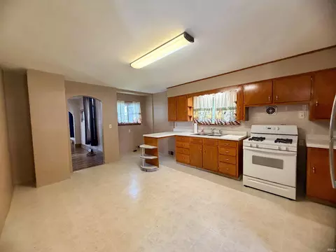 Kitchen - 307 E Spring St, Bluffton, IN 46714 photo 3 of 4