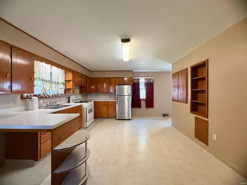 Kitchen - 307 E Spring St, Bluffton, IN 46714 photo 2 of 4
