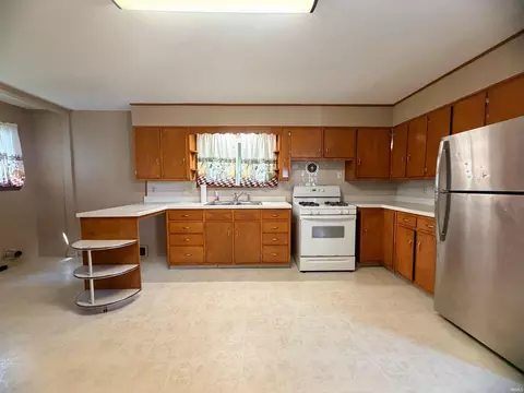 Kitchen - 307 E Spring St, Bluffton, IN 46714 photo 4 of 4
