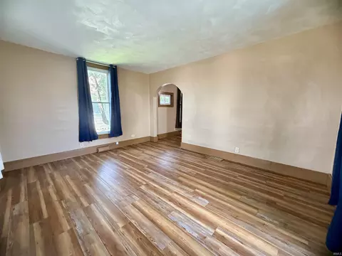 Living - 307 E Spring St, Bluffton, IN 46714 photo 4 of 7