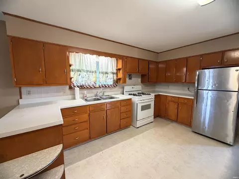 Kitchen - 307 E Spring St, Bluffton, IN 46714 photo 1 of 4