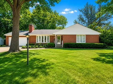822 Oak Ridge Dr, South Bend, IN 46617