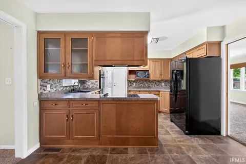 Kitchen - 108 Mohawk Dr, Flora, IN 46929 photo 2 of 5