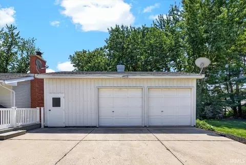 Exterior - 108 Mohawk Dr, Flora, IN 46929 photo 5 of 9
