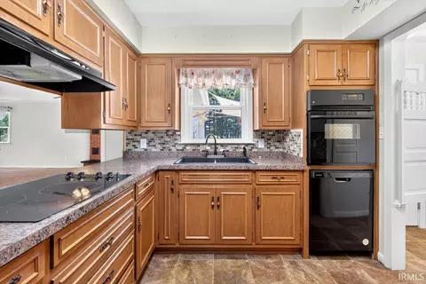 Kitchen - 108 Mohawk Dr, Flora, IN 46929 photo 3 of 5
