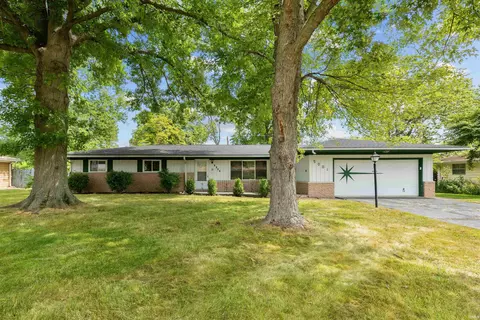 5001 Ione Dr, Fort Wayne, IN 46835