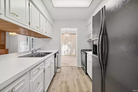 Kitchen - 1529 E Dunstan Dr, Bloomington, IN 47401 photo 2 of 3