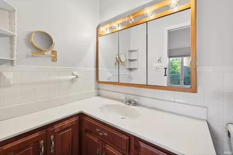 Bath - 1529 E Dunstan Dr, Bloomington, IN 47401 photo 2 of 4
