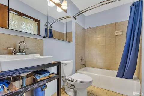 Bath - 4425 E Cambridge Ct, Bloomington, IN 47408 photo 2 of 3