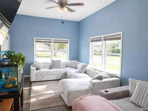 Living - 601 E 3rd St, Fowler, IN 47944 photo 1 of 2