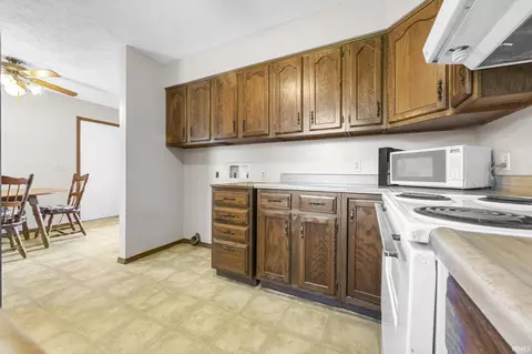 Kitchen - 117 Oakmount Ct, Jasper, IN 47546 photo 4 of 4