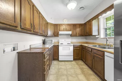 Kitchen - 117 Oakmount Ct, Jasper, IN 47546 photo 1 of 4