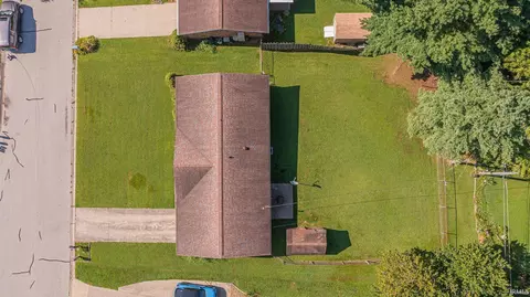 View/Area - 117 Oakmount Ct, Jasper, IN 47546 photo 2 of 4