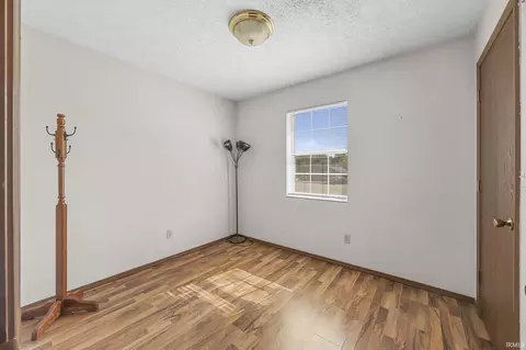 Bedroom - 117 Oakmount Ct, Jasper, IN 47546 photo 3 of 5