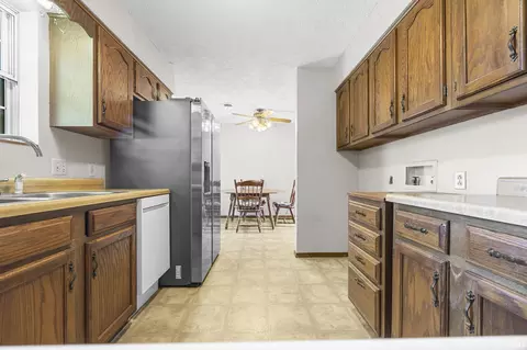 Kitchen - 117 Oakmount Ct, Jasper, IN 47546 photo 3 of 4