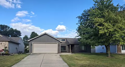 1402 Misty River Dr, Fort Wayne, IN 46808