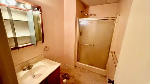 Bath - 80 Eldorado Dr, Wabash, IN 46992 photo 2 of 3