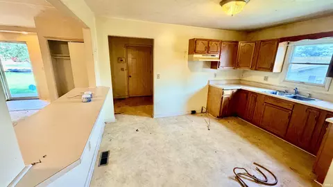 Kitchen - 80 Eldorado Dr, Wabash, IN 46992 photo 2 of 2