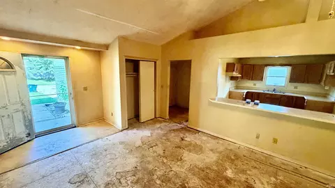 Entry Way - 80 Eldorado Dr, Wabash, IN 46992 photo 2 of 3