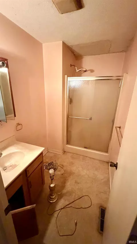 Bath - 80 Eldorado Dr, Wabash, IN 46992 photo 1 of 3