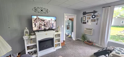 Living - 507 W Oak St, Bicknell, IN 47512 photo 2 of 2