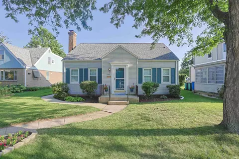 1107 Prospect Dr, Mishawaka, IN 46544