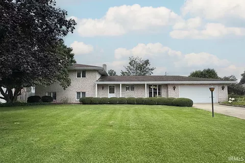 56727 Meadowood Dr, Elkhart, IN 46516
