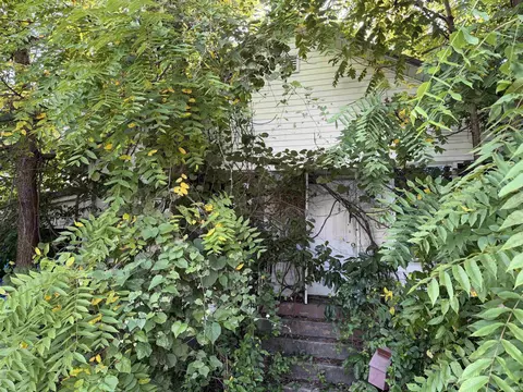 319 S Madison St, Oakland City, IN 47660