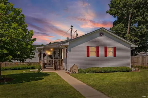 204 S Burke St, Wolcott, IN 47995