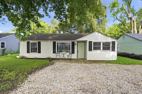 1713 S Oakdale Dr, Yorktown, IN 47396