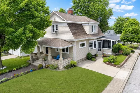 207 7th St, Winona Lake, IN 46590
