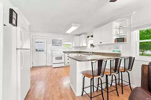 6145 S 970 E, Wolcottville, IN 46795