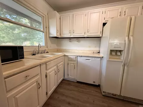 Kitchen - 200 N Shellbark Rd, Muncie, IN 47304 photo 2 of 2