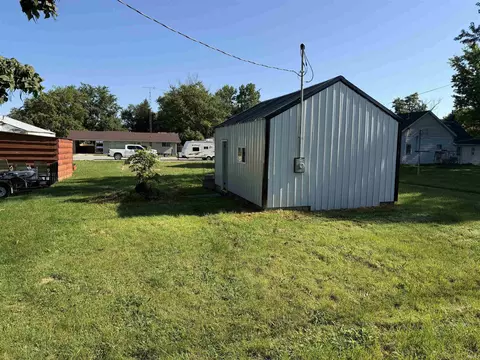 204 E Grissom Ave, Mitchell, IN 47446 photo 2