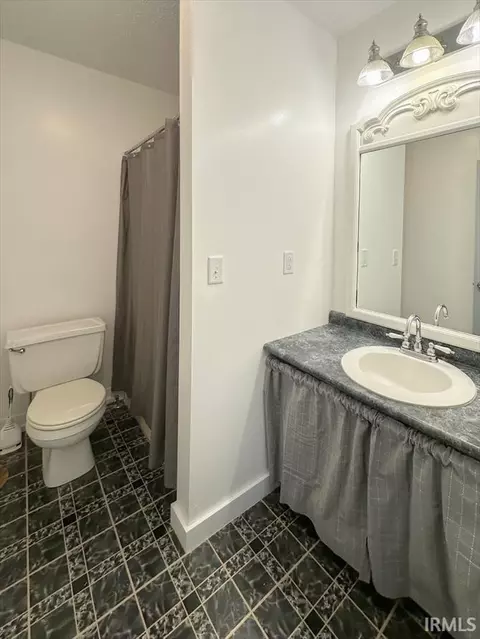 Bath - 2799 S 200 E, Kokomo, IN 46902 photo 2 of 2