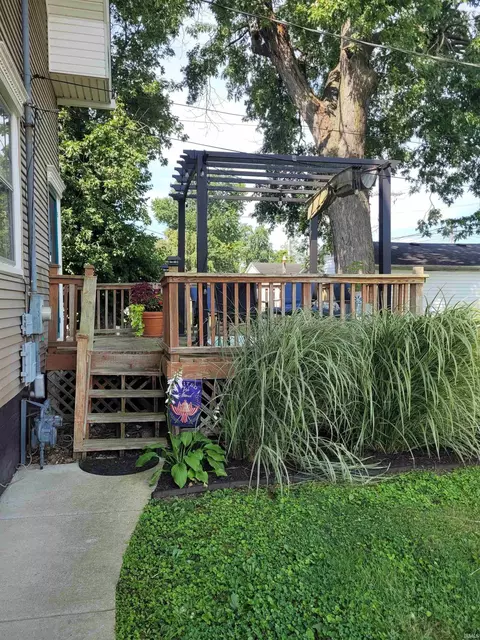 Exterior - 429 E Third St, Mount Vernon, IN 47620 photo 5 of 7