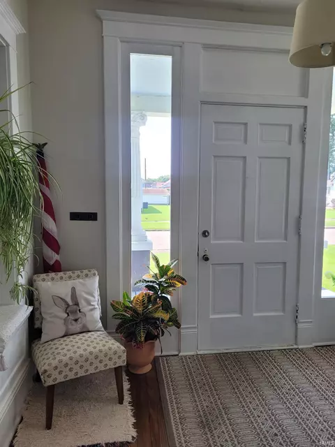 Entry Way - 429 E Third St, Mount Vernon, IN 47620 photo 2 of 4