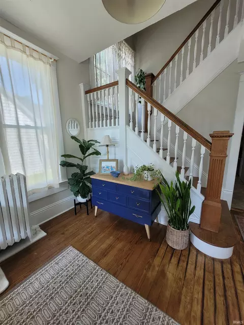 Entry Way - 429 E Third St, Mount Vernon, IN 47620 photo 1 of 4