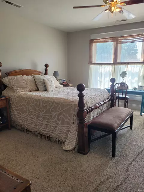 Bedroom - 429 E Third St, Mount Vernon, IN 47620 photo 1 of 6