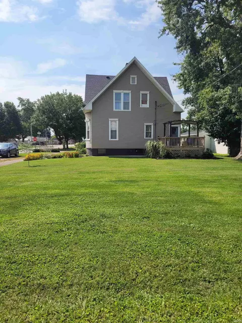 Exterior - 429 E Third St, Mount Vernon, IN 47620 photo 3 of 7