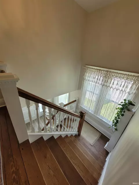 Entry Way - 429 E Third St, Mount Vernon, IN 47620 photo 4 of 4